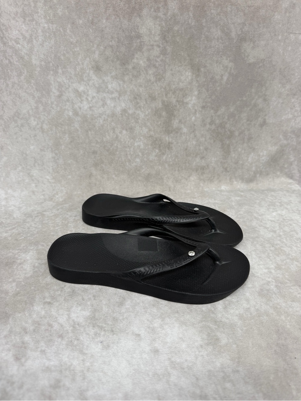 Archie’s Black Thong Flip Flop Size 6